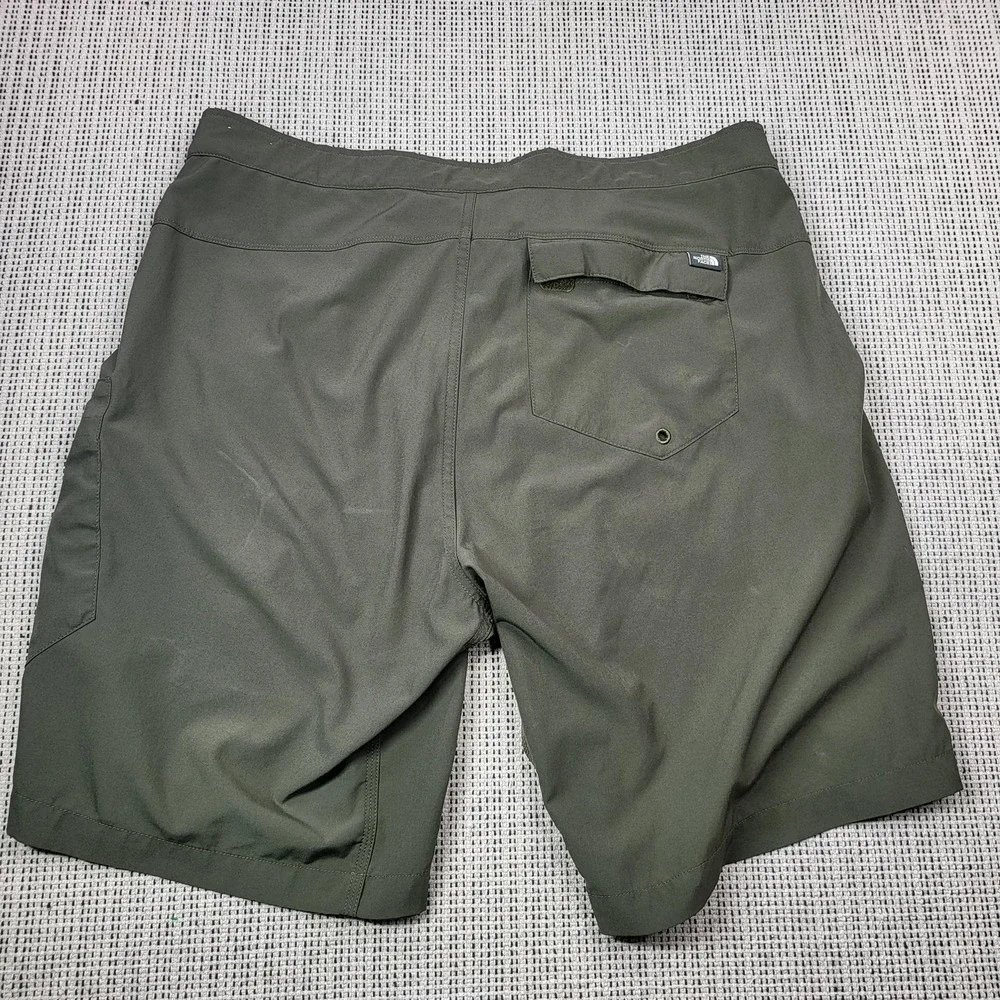 The North Face Shorts Mens 36 Green Stretch Hiking Belted 10 Inch Inseam Pockets